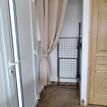 Appartement Lumineux Au Coeur De La Garrigue Saint-Nazaire  Extérieur photo