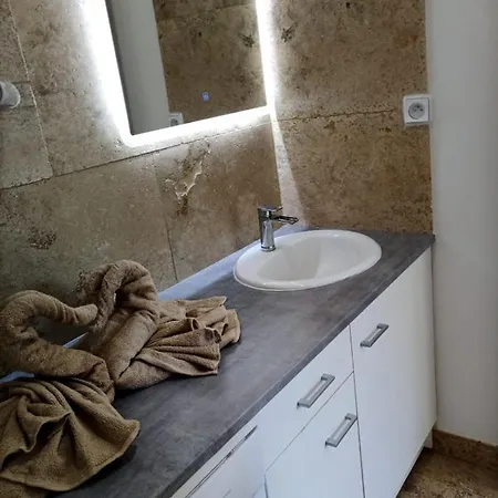Appartement Lumineux Au Coeur De La Garrigue Saint-Nazaire  Extérieur photo