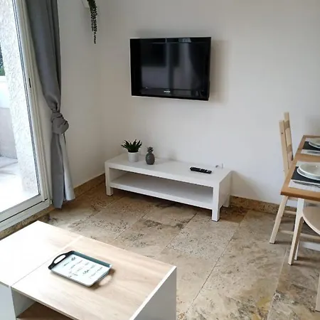 Appartement Lumineux Au Coeur De La Garrigue Saint-Nazaire  Extérieur photo